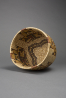Hopi%20artist%2C%20%3Cb%3E%3Ci%3E%20Basket%3C%2Fi%3E%3C%2Fb%3E%2C%20ca.%201960%2C%20yucca%20and%20grass%2C%20The%20Elizabeth%20Cole%20Butler%20Collection%2C%20no%20known%20copyright%20restrictions%2C%2091.95.58